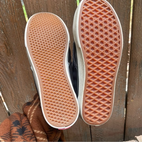 VANS Women’s Mismatched Black White Old Skool Sneakers Classic Size 6 - Picture 11 of 11